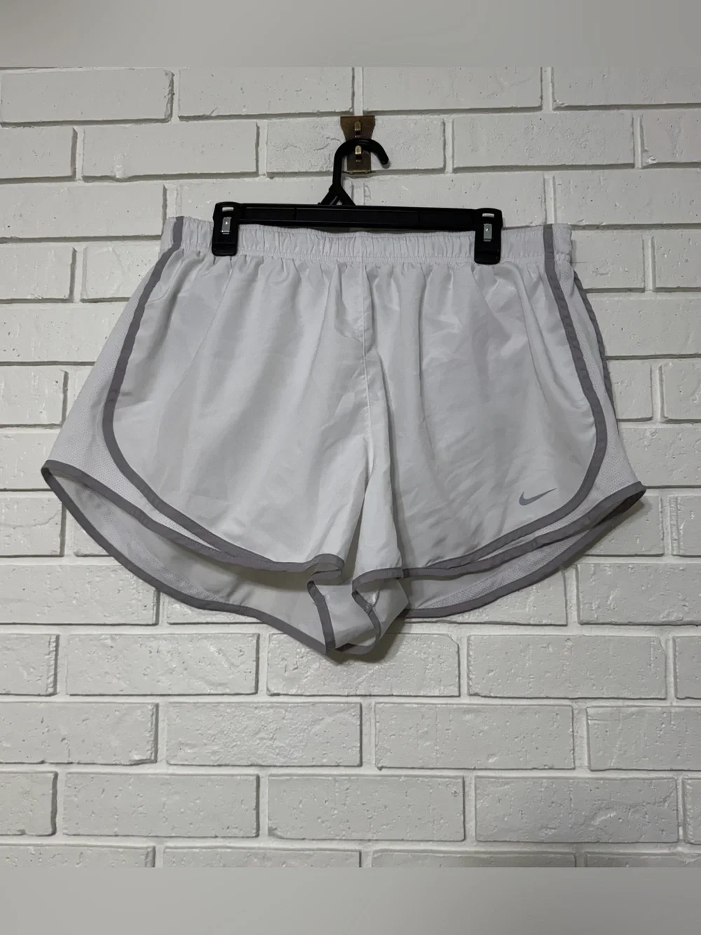 Nike Dri-FIT Women’s 1X White Gray Running Shorts Athletic